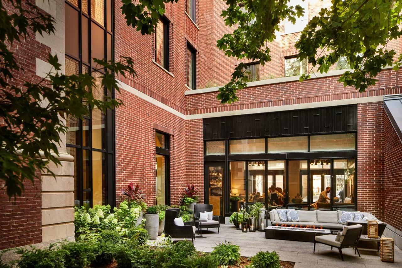 波士顿惠特尼酒店 外观 照片 The courtyard at the London edition