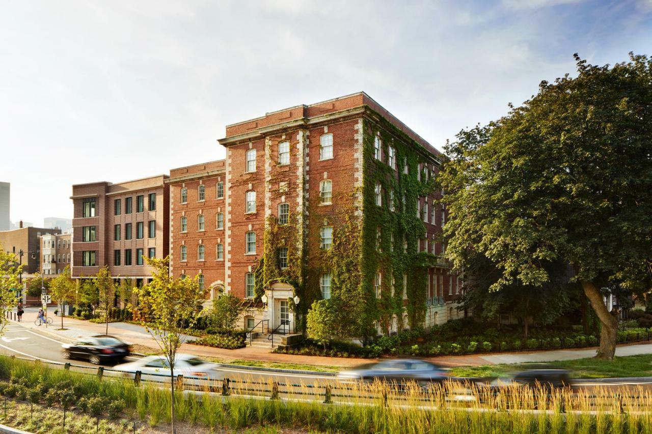 波士顿惠特尼酒店 外观 照片 The former St. Joseph's Hospital, now the St. Joseph's Centre