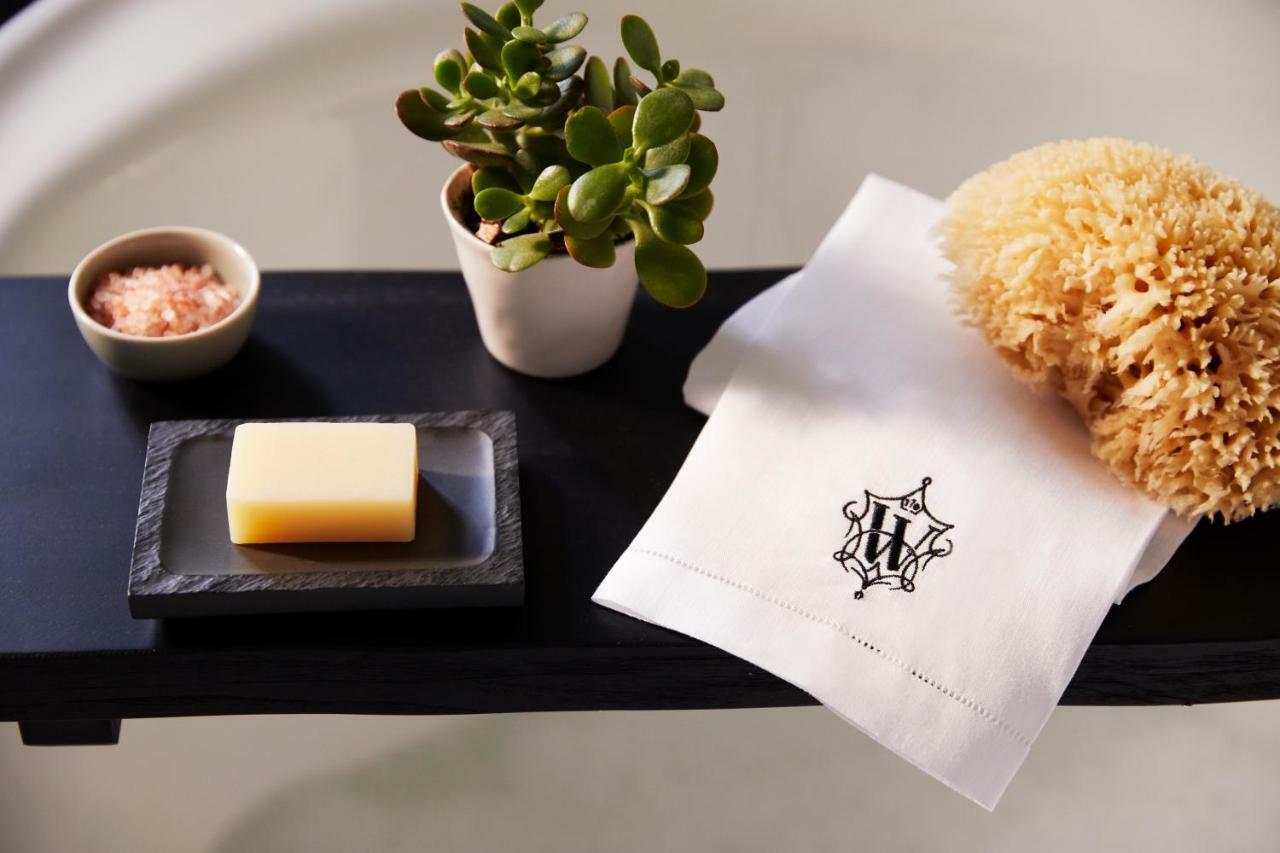 波士顿惠特尼酒店 外观 照片 A folded guest towel