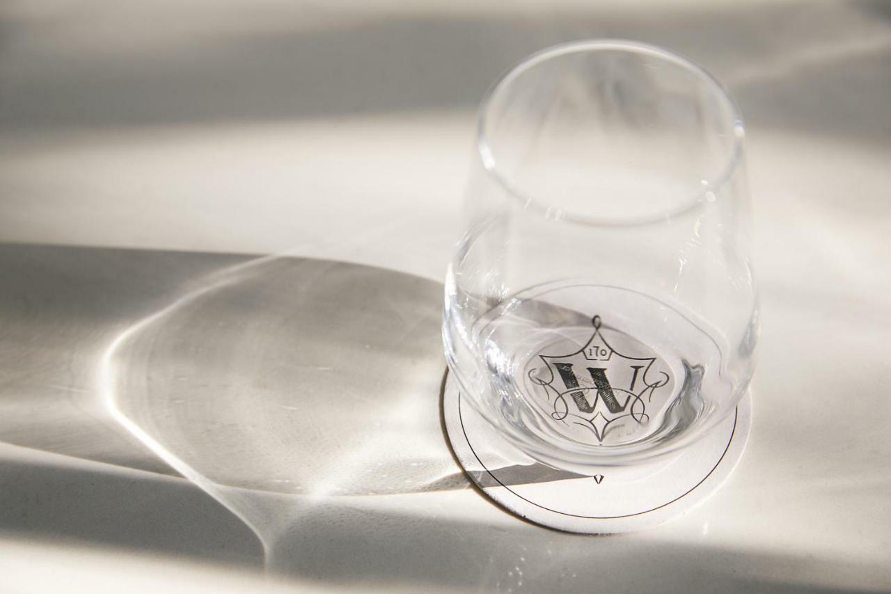 波士顿惠特尼酒店 外观 照片 A glass of water