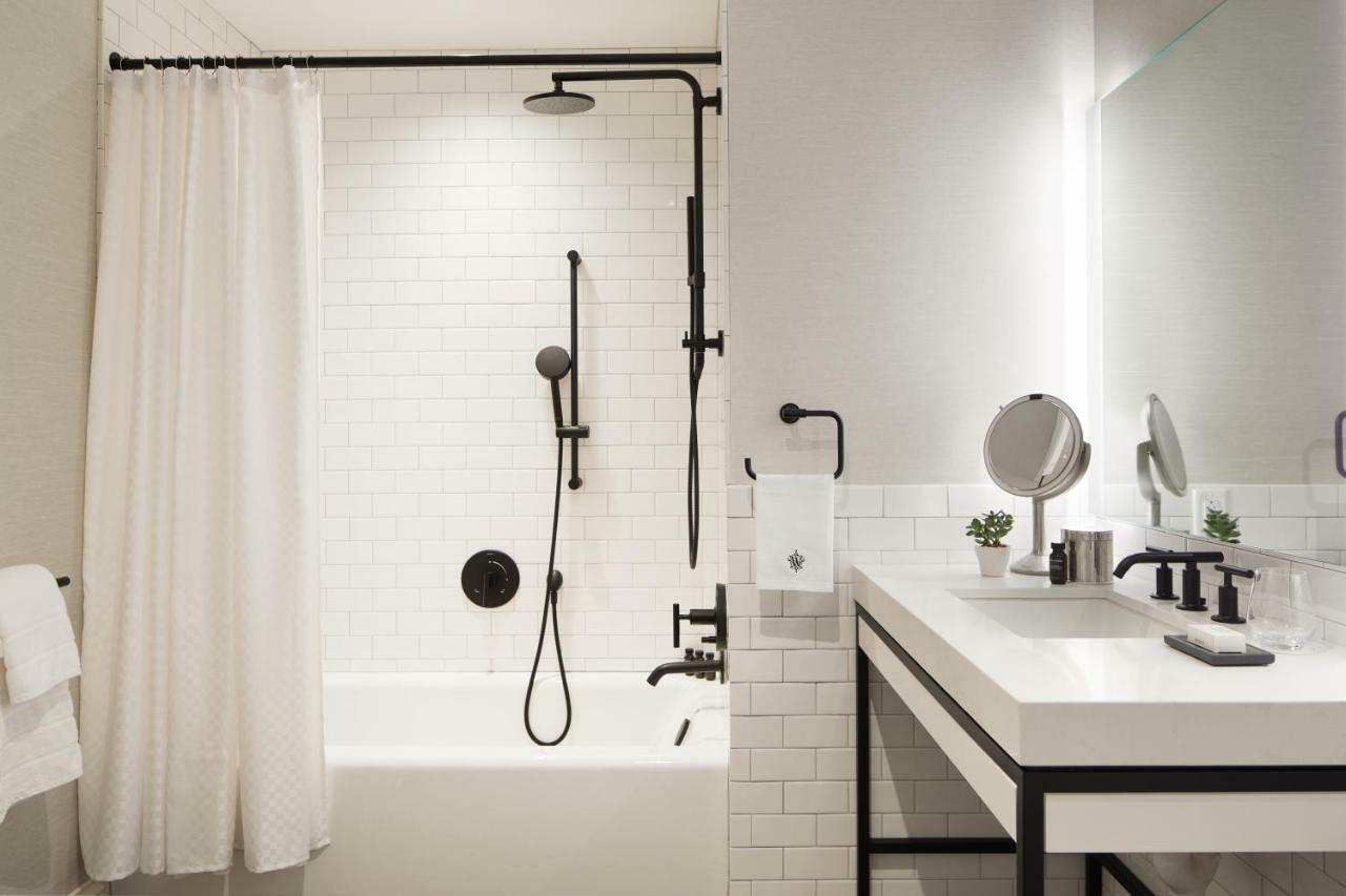 波士顿惠特尼酒店 外观 照片 A shower curtain