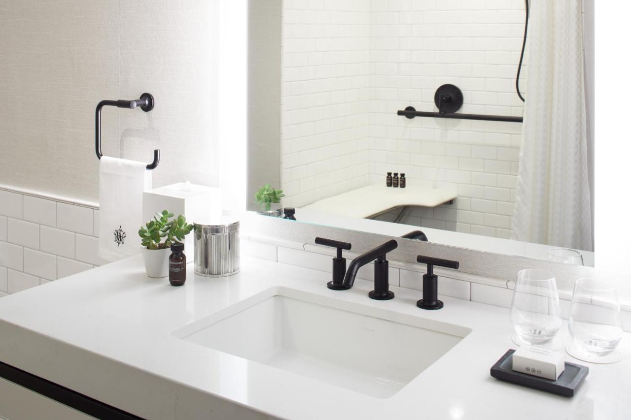 波士顿惠特尼酒店 外观 照片 Bathroom fixtures